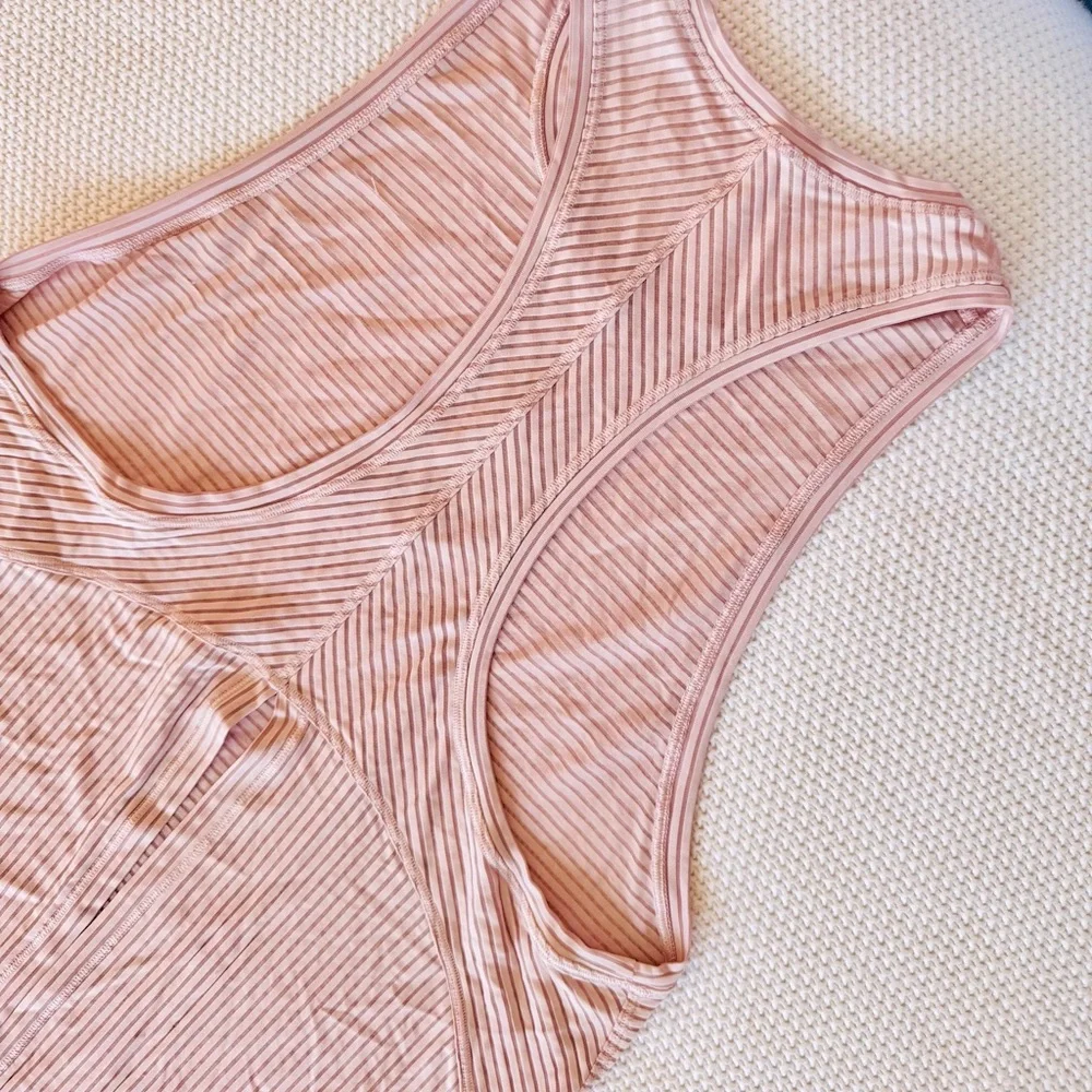 LULULEMON Pale Pink Striped Tank Top w Vented Split Back